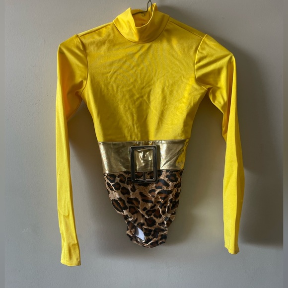 Kelle dance costume.  Medium child - Picture 2 of 3